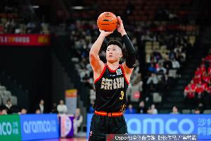媒体人:深圳本赛季是成功的 贺希宁要加强控运技术和心理成熟度
