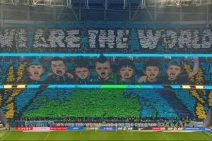 英博主场迎战蓉城 大连北看台打出“WE ARE THE WORLD”巨型TIFO