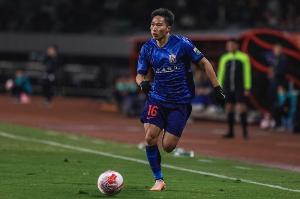 记者:杨泽翔下轮4黄停赛,右后卫位置很可能需要王世龙挑大梁