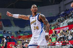 媒体人:王博面对上海几乎无解双小外采用短轮换 让对手措手不及