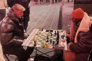 兴趣爱好广泛!世体:戈登爱看书下棋,练瑜伽拳击,最崇拜杰拉德