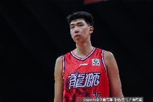 媒体人:徐昕还有不少防守漏洞 想试训NBA须在防守端利用体型优势