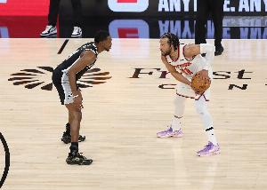 Amick:暂无迹象表明马刺会把福克斯移出先发阵容