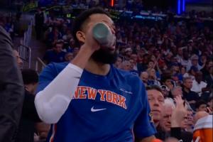 开场的关键转折点？马刺打出10-0 转播镜头马上给到场下两犯唐斯