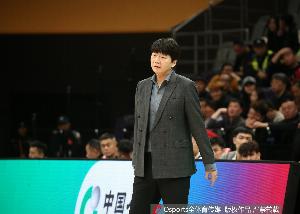 鲁媒:山东教练组加班加点开会研究分析 尤其是新赛季3外援的选择