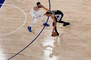 追梦:文班被激出脏动作可能应该被停赛两场 但NBA宽恕了他!