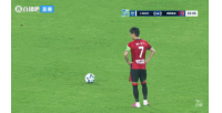 死角！韦世豪任意球直接破门，成都蓉城客场1-0上海泽天