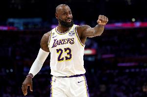 JR·史密斯:我和詹姆斯去训练 当天他独自加练三次都不告诉我