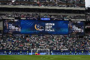 多位记者：FIFA确认，法国vs伊拉克下半场将于7点50开始！