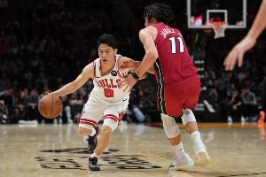 媒体人:之前河村勇辉跟一些CBA球队有过交流 表达过打CBA的想法