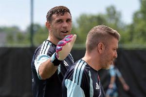 大马丁:梅西中场休息时对失点很自责,但他之前拯救过我们无数次
