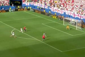 这不传？哈兰德中路大空挡伸手要球，瑟洛特自己射门被封堵