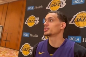 手感一般！马农10中4拿到10分8板 三分2投0中